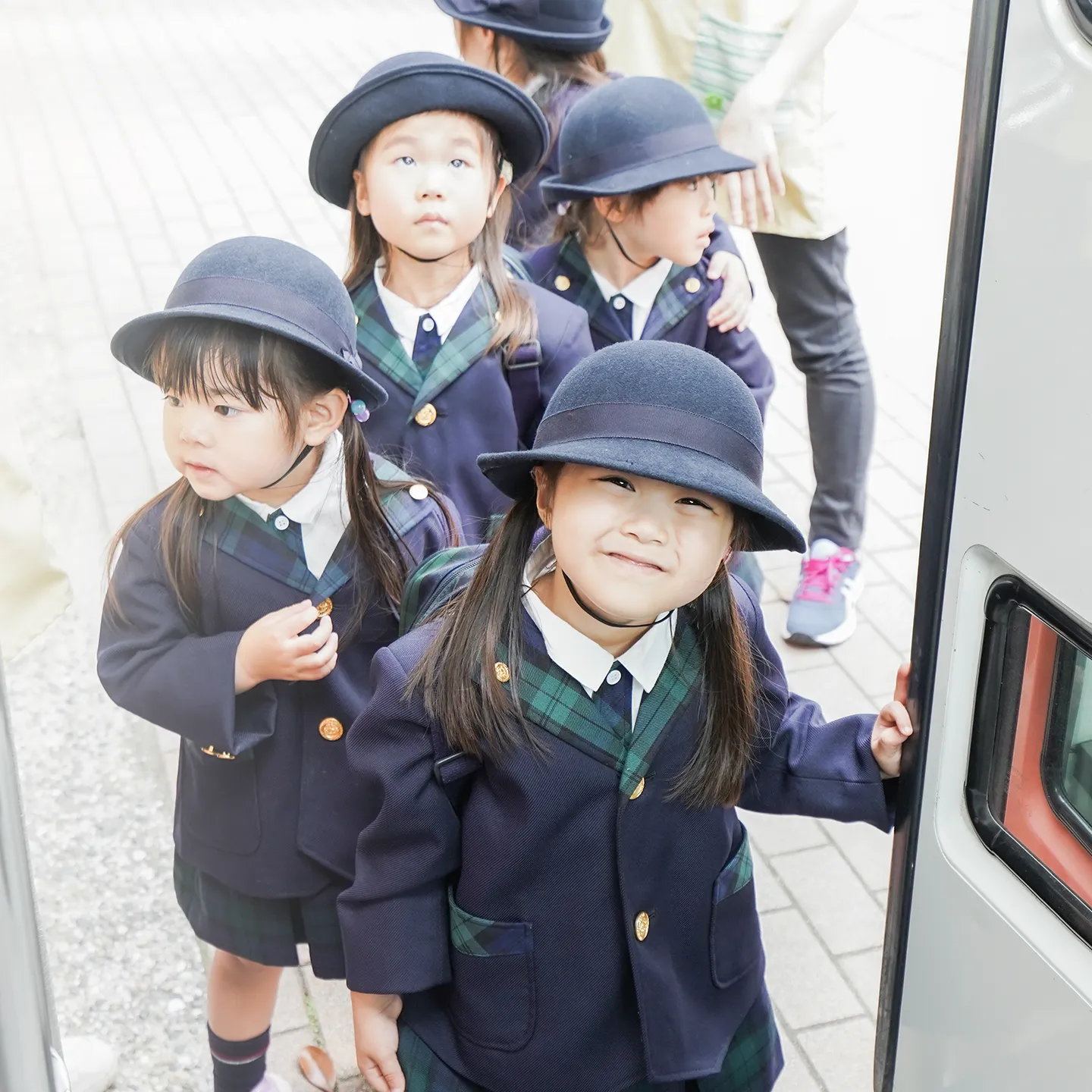 送迎用バスの園児置き去り防止装置icuco®︎eyes